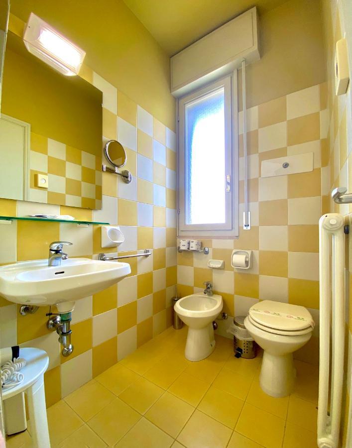 Hotel Trionfal Милано Мартима Екстериор снимка