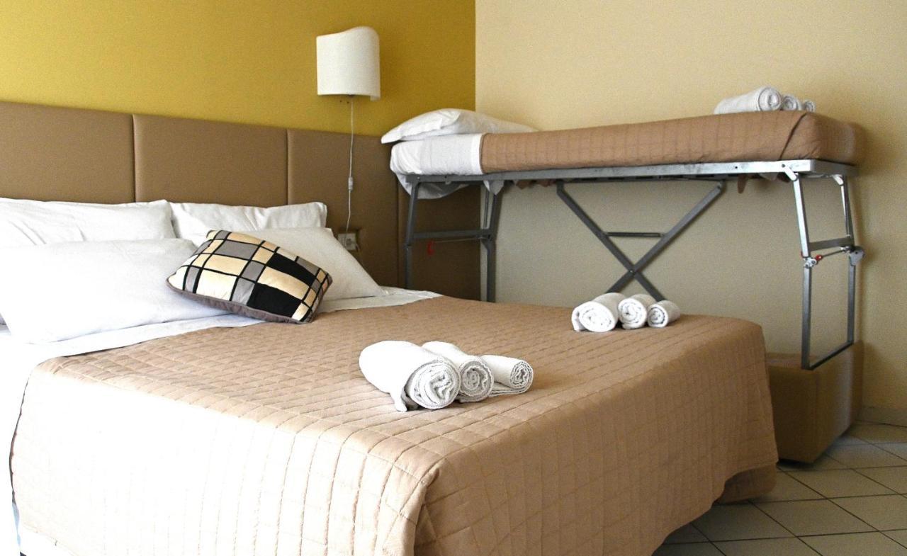 Hotel Trionfal Милано Мартима Екстериор снимка