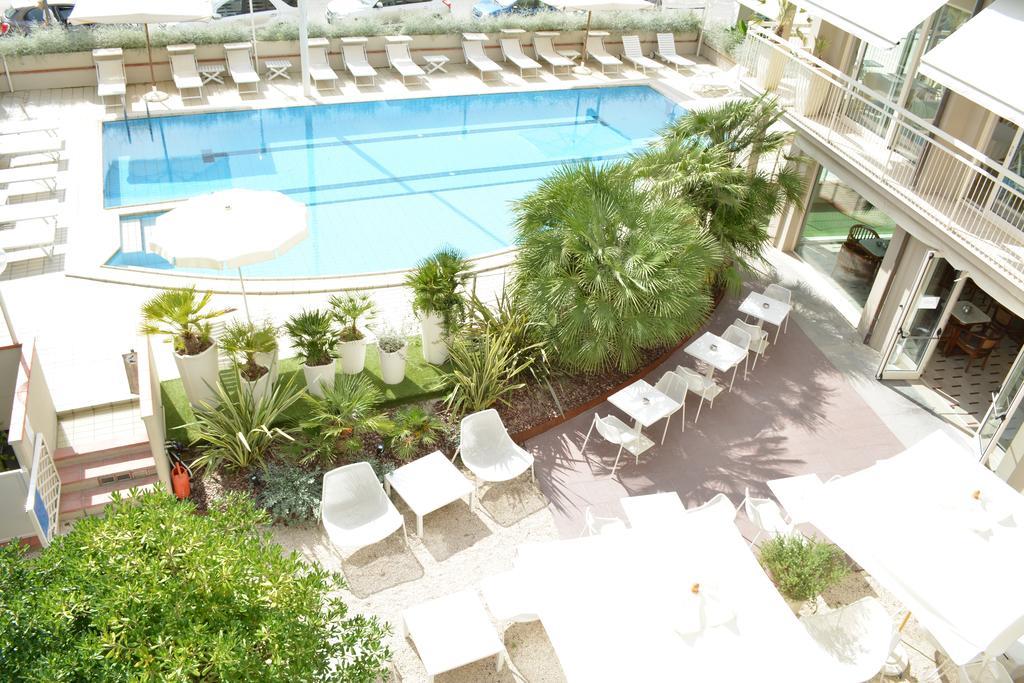 Hotel Trionfal Милано Мартима Екстериор снимка