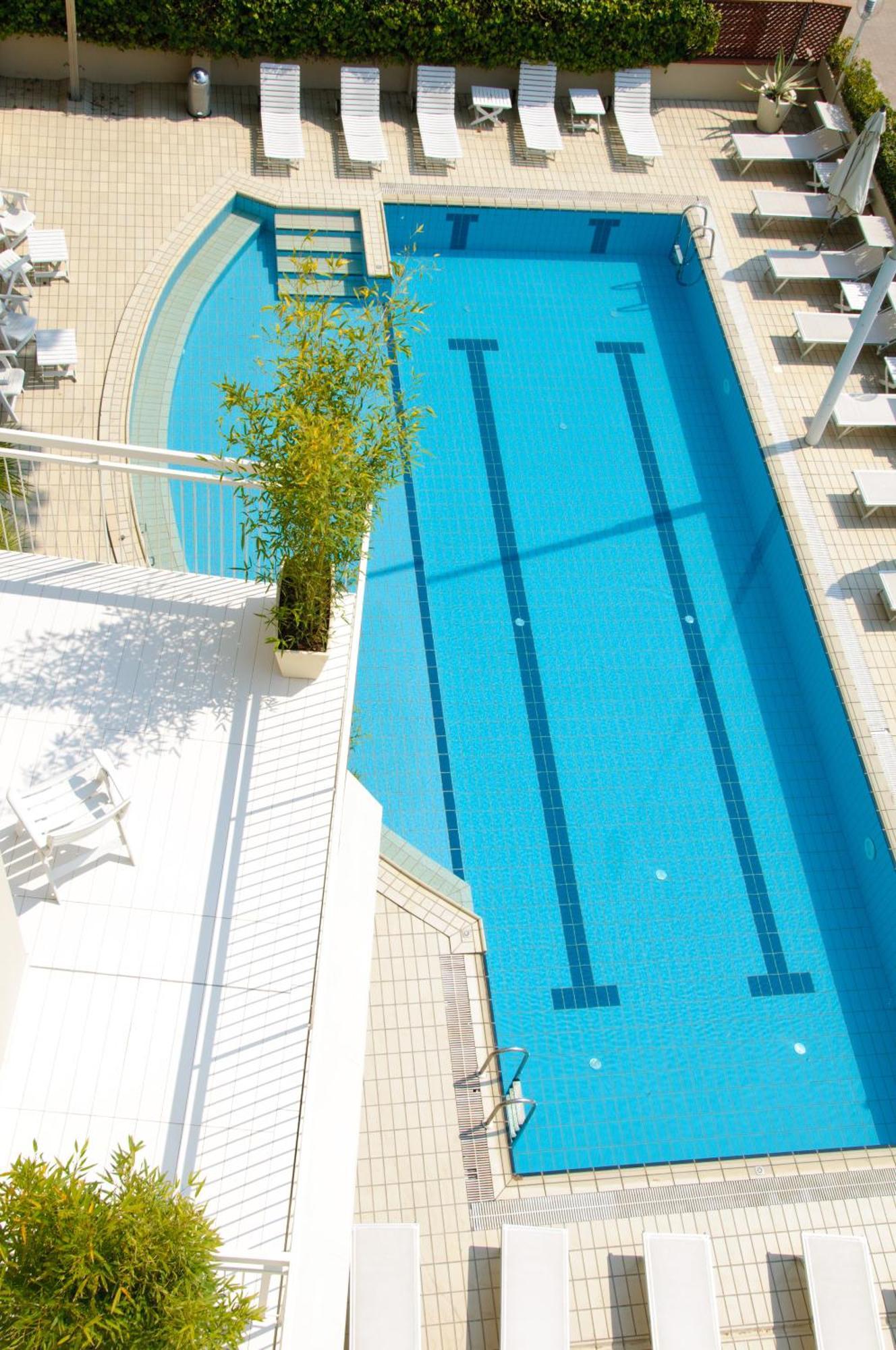 Hotel Trionfal Милано Мартима Екстериор снимка