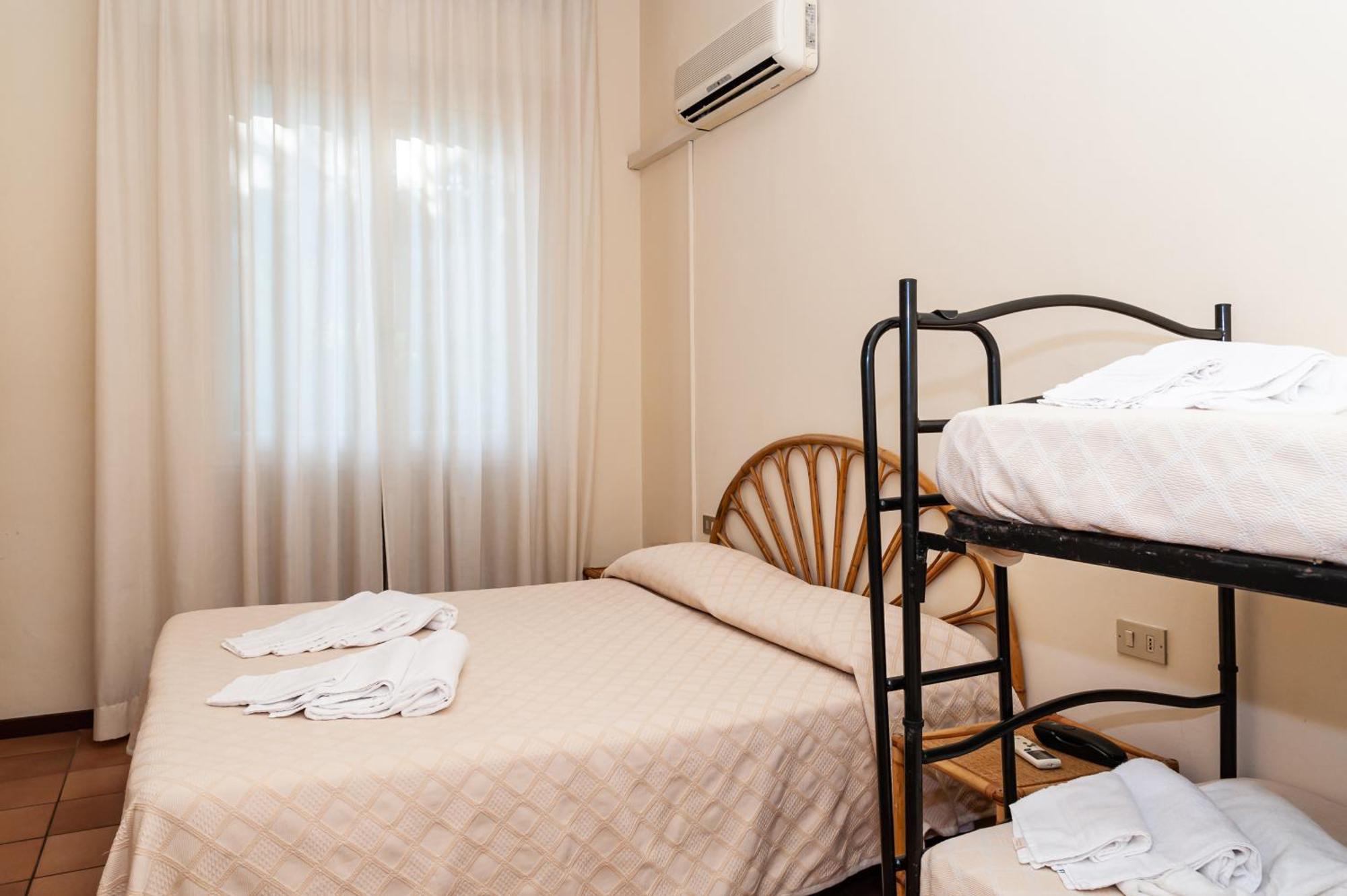 Hotel Trionfal Милано Мартима Екстериор снимка