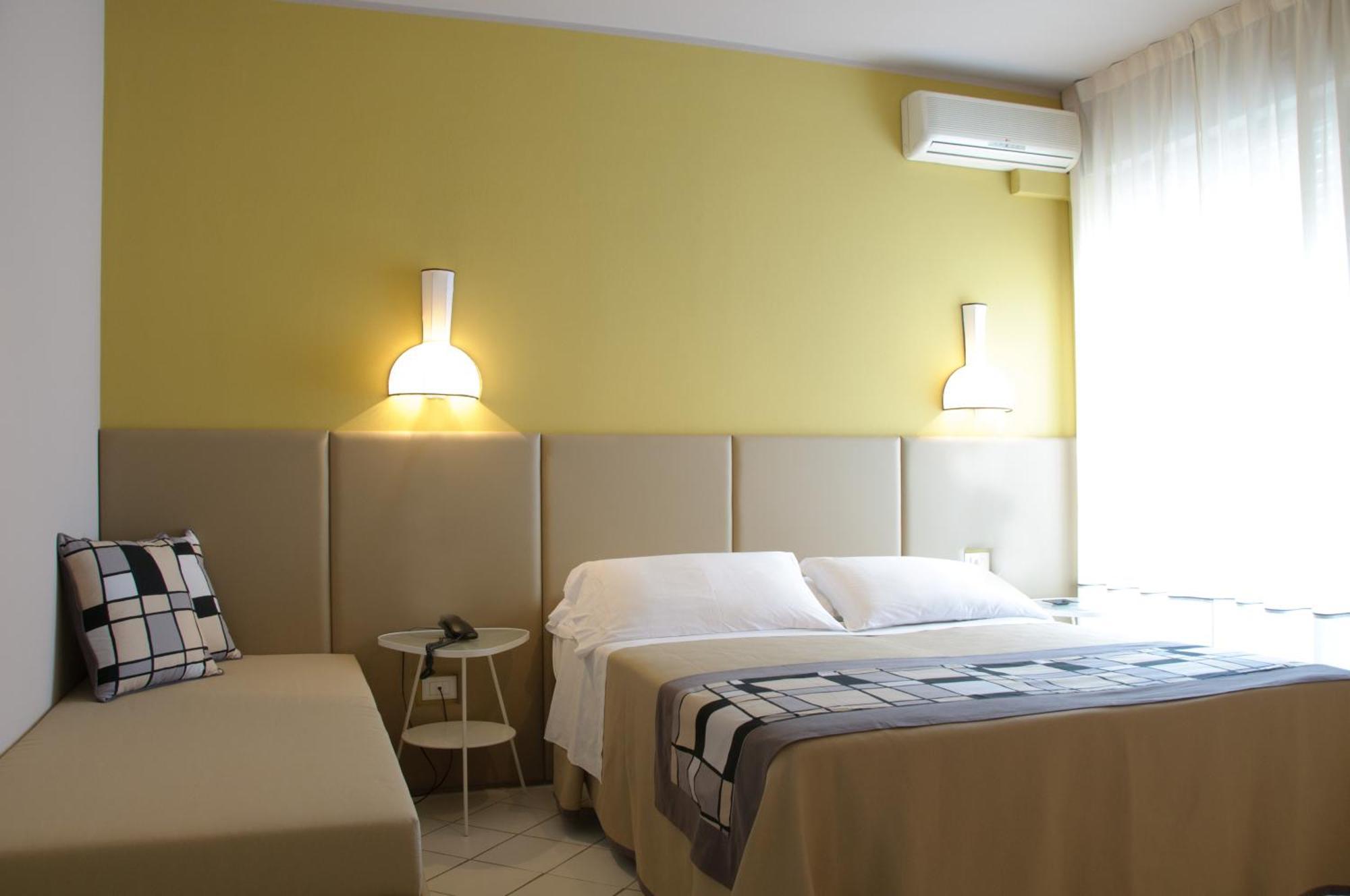 Hotel Trionfal Милано Мартима Екстериор снимка