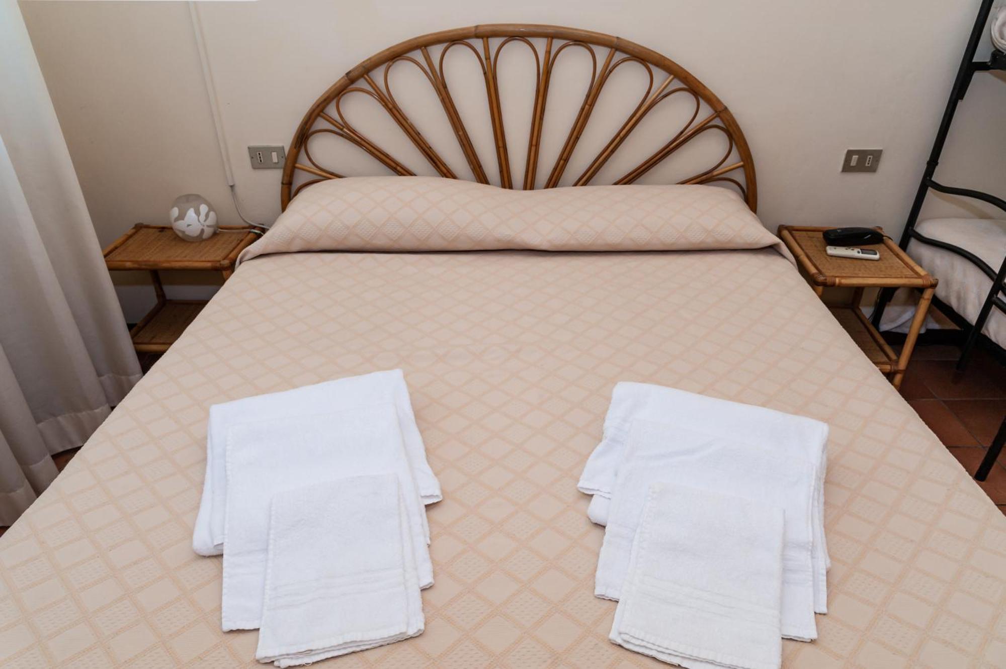 Hotel Trionfal Милано Мартима Екстериор снимка