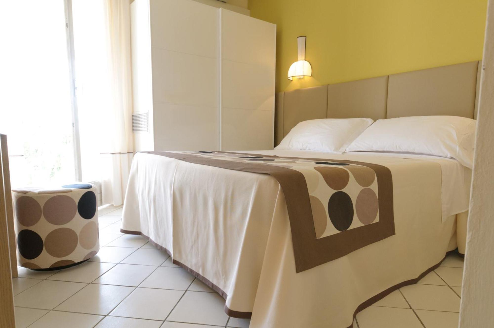 Hotel Trionfal Милано Мартима Екстериор снимка