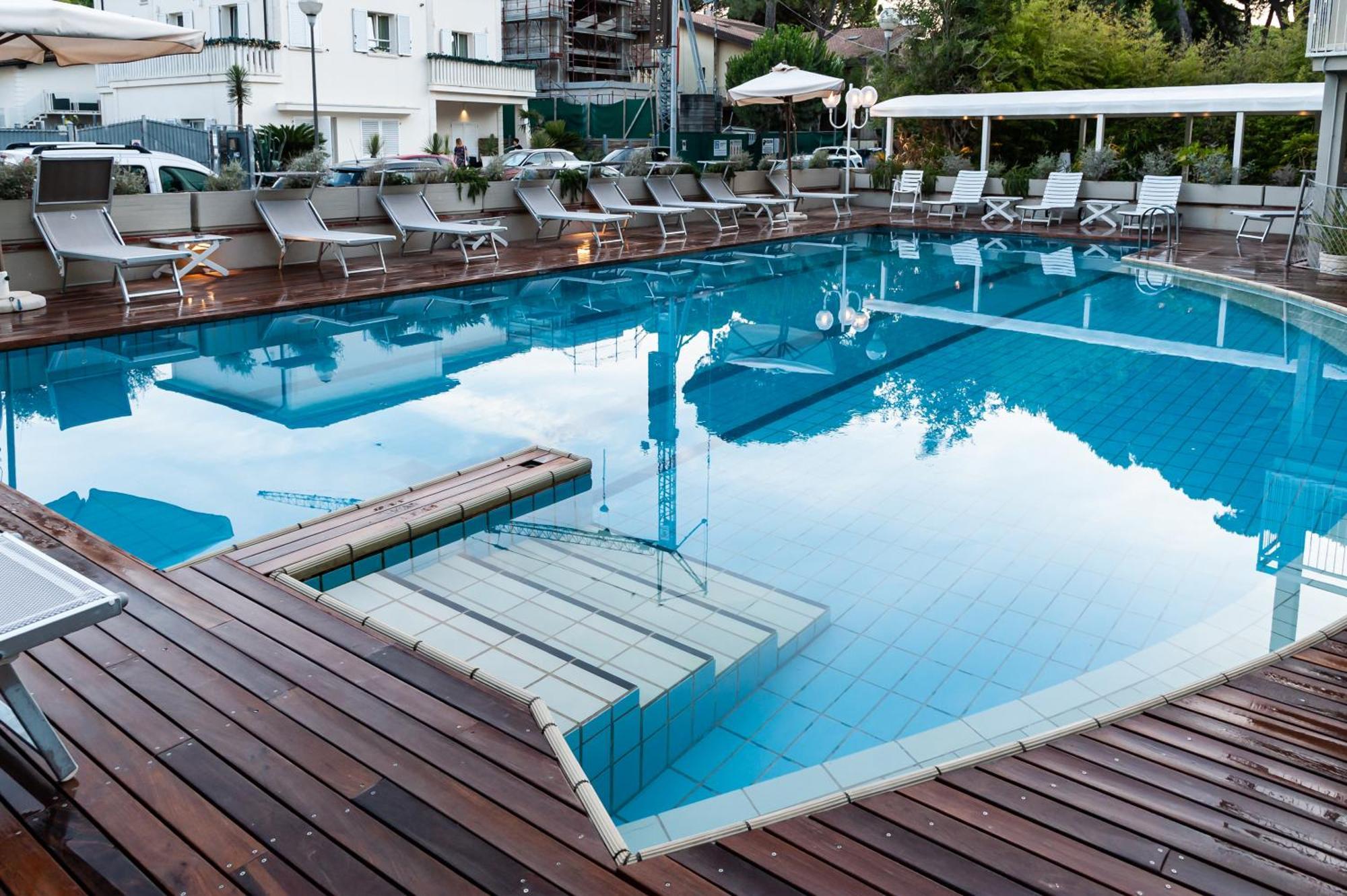 Hotel Trionfal Милано Мартима Екстериор снимка