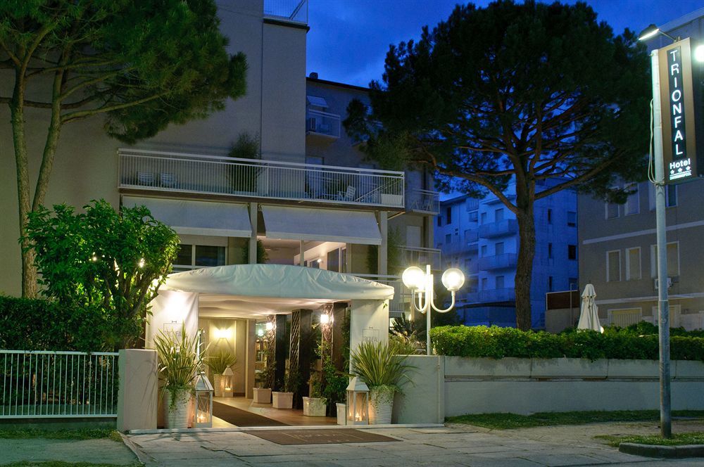 Hotel Trionfal Милано Мартима Екстериор снимка