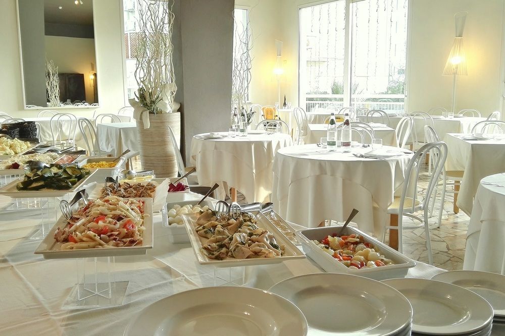 Hotel Trionfal Милано Мартима Екстериор снимка