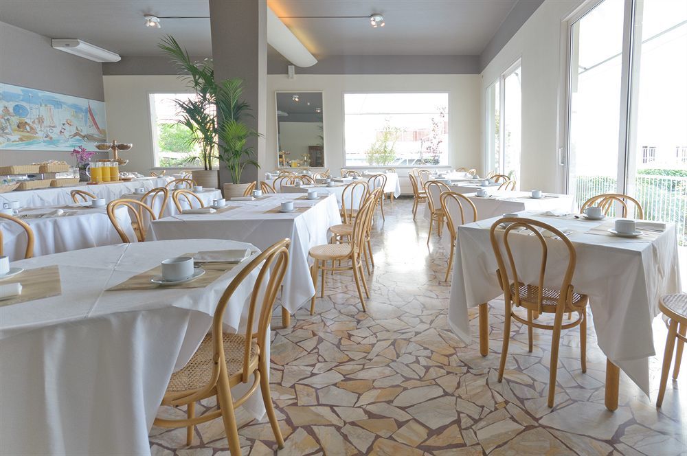 Hotel Trionfal Милано Мартима Екстериор снимка