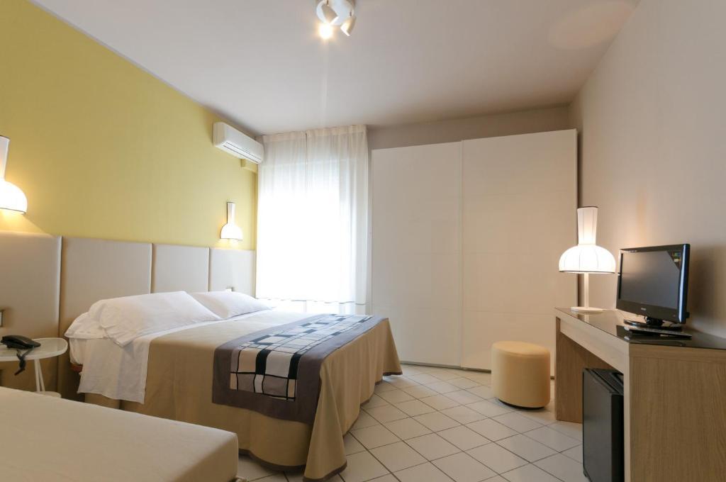 Hotel Trionfal Милано Мартима Стая снимка